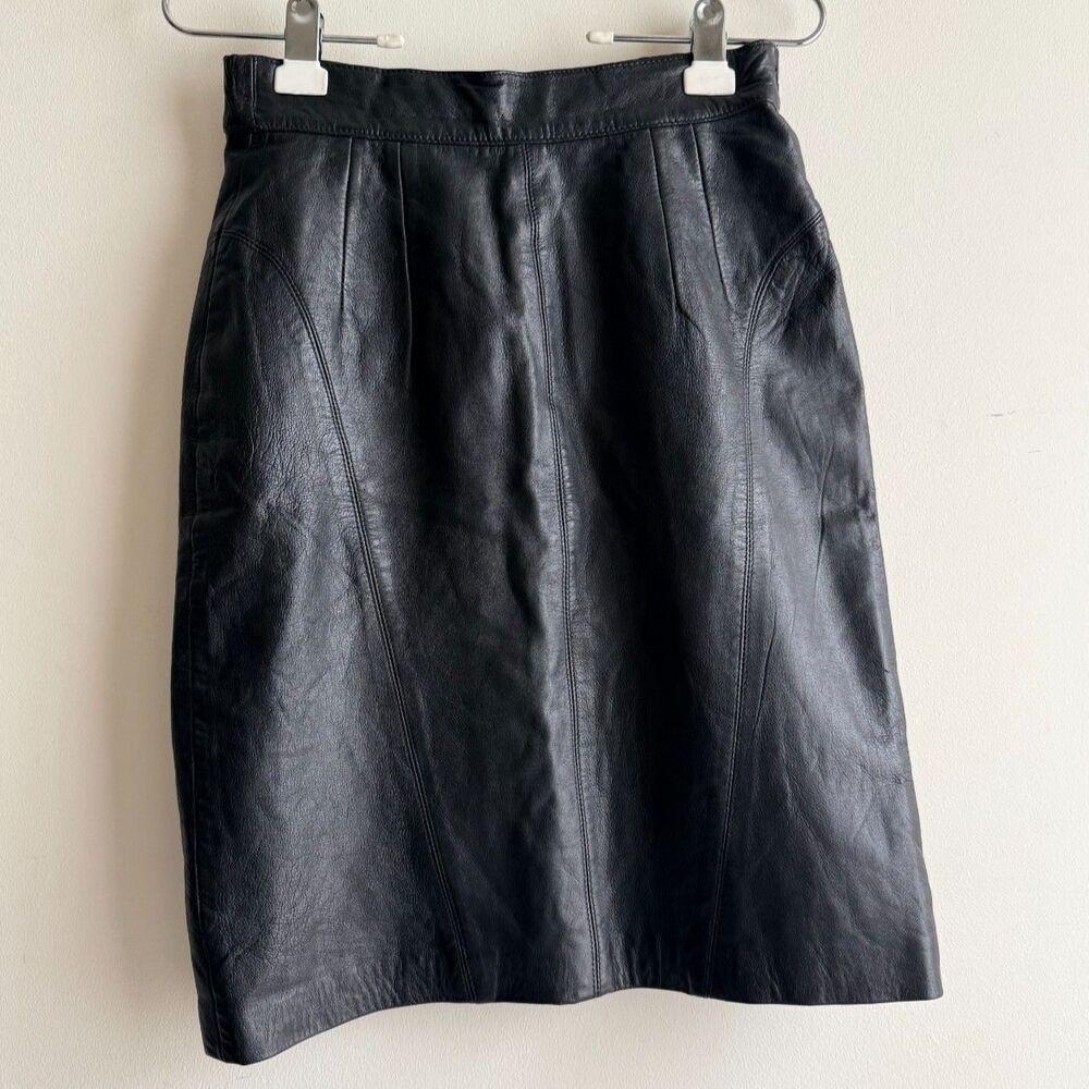 Vintage/estate Black a-line(ish) leather skirt - size 6